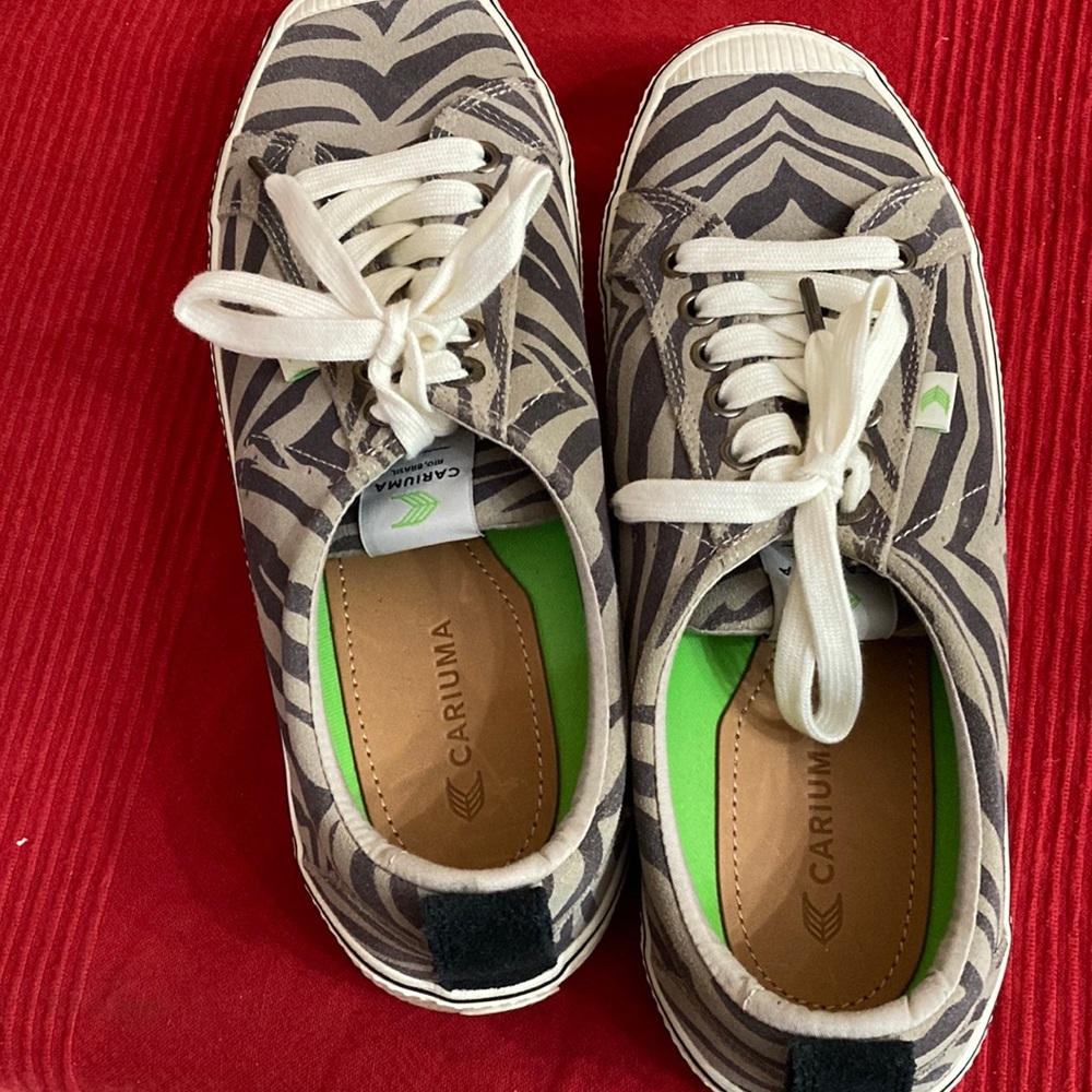 Cariuma sz 9.5 women’s sneakers